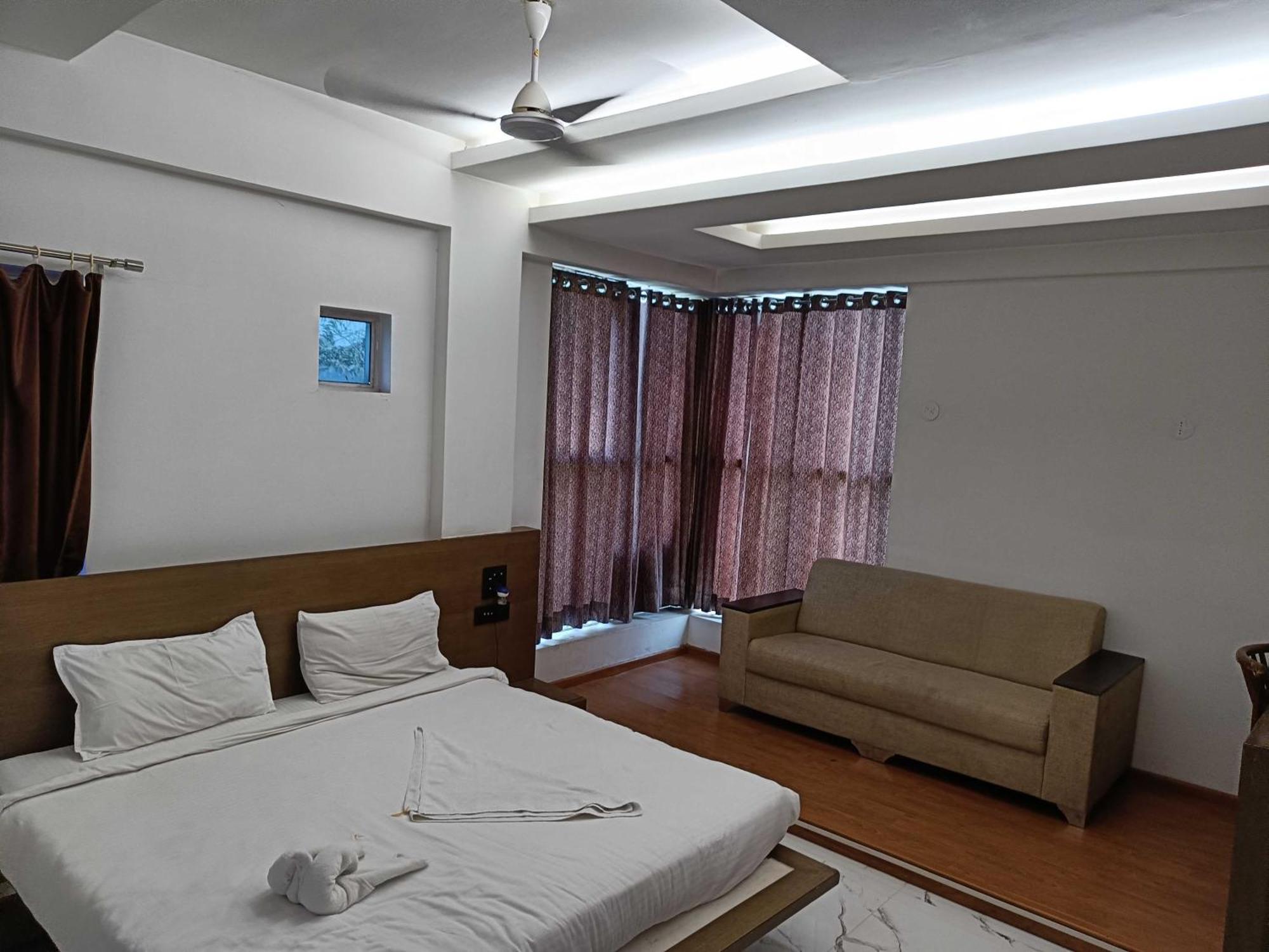 SPOT ON 44704 Harihar Lodging And Yatri Niwas Hotel Kolhapur Luaran gambar